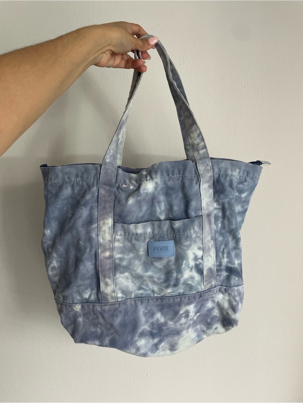 PINK Victoriaโs Secret Blue Tie Dye Canvas Zip Tote Bag